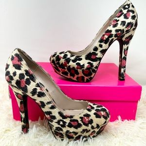 Betsey Johnson leopard print heels size 8.5 EUC
